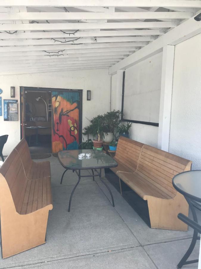 Char'S Landing Hostel 艾伯尼港 外观 照片