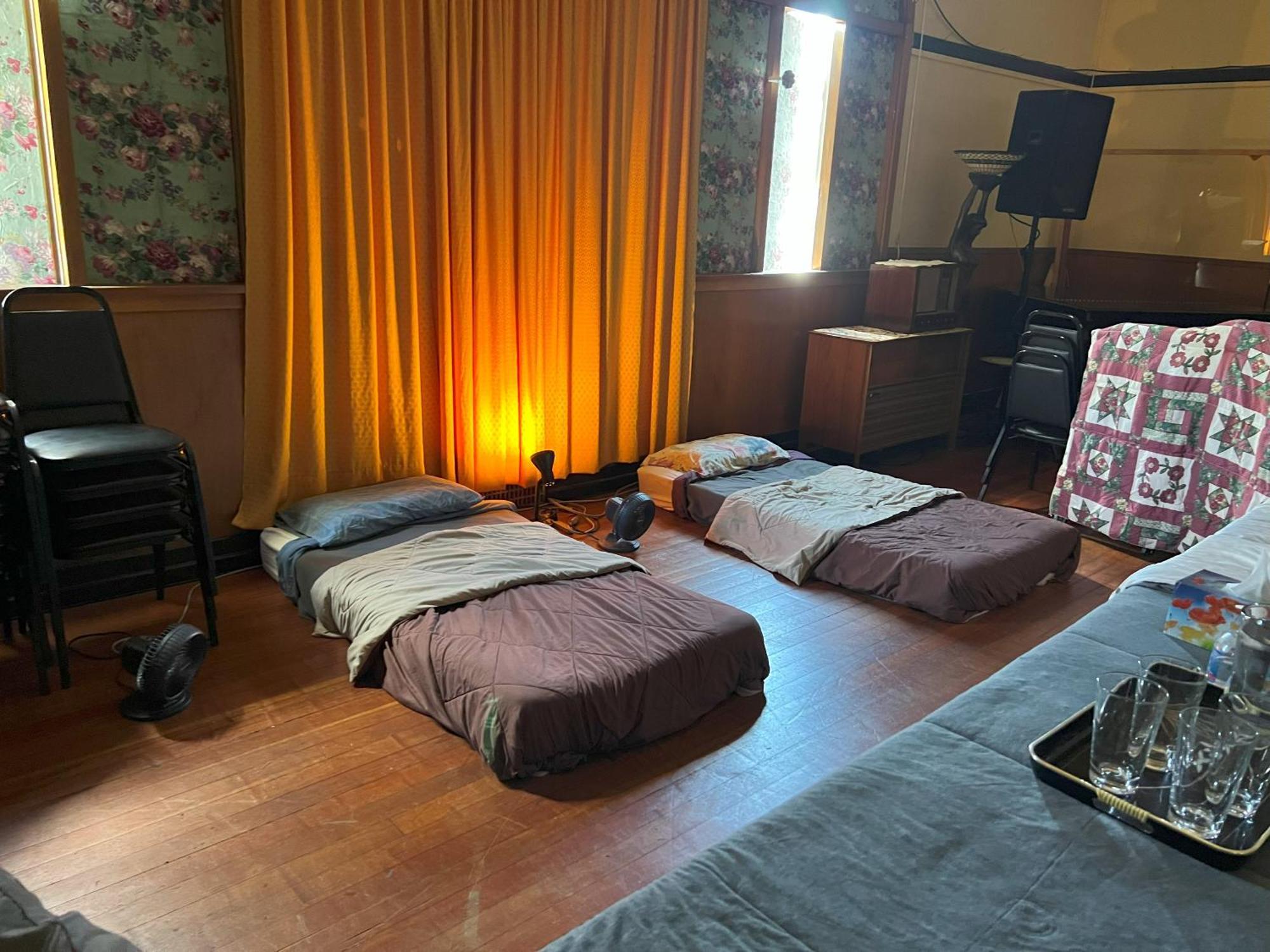 Char'S Landing Hostel 艾伯尼港 客房 照片