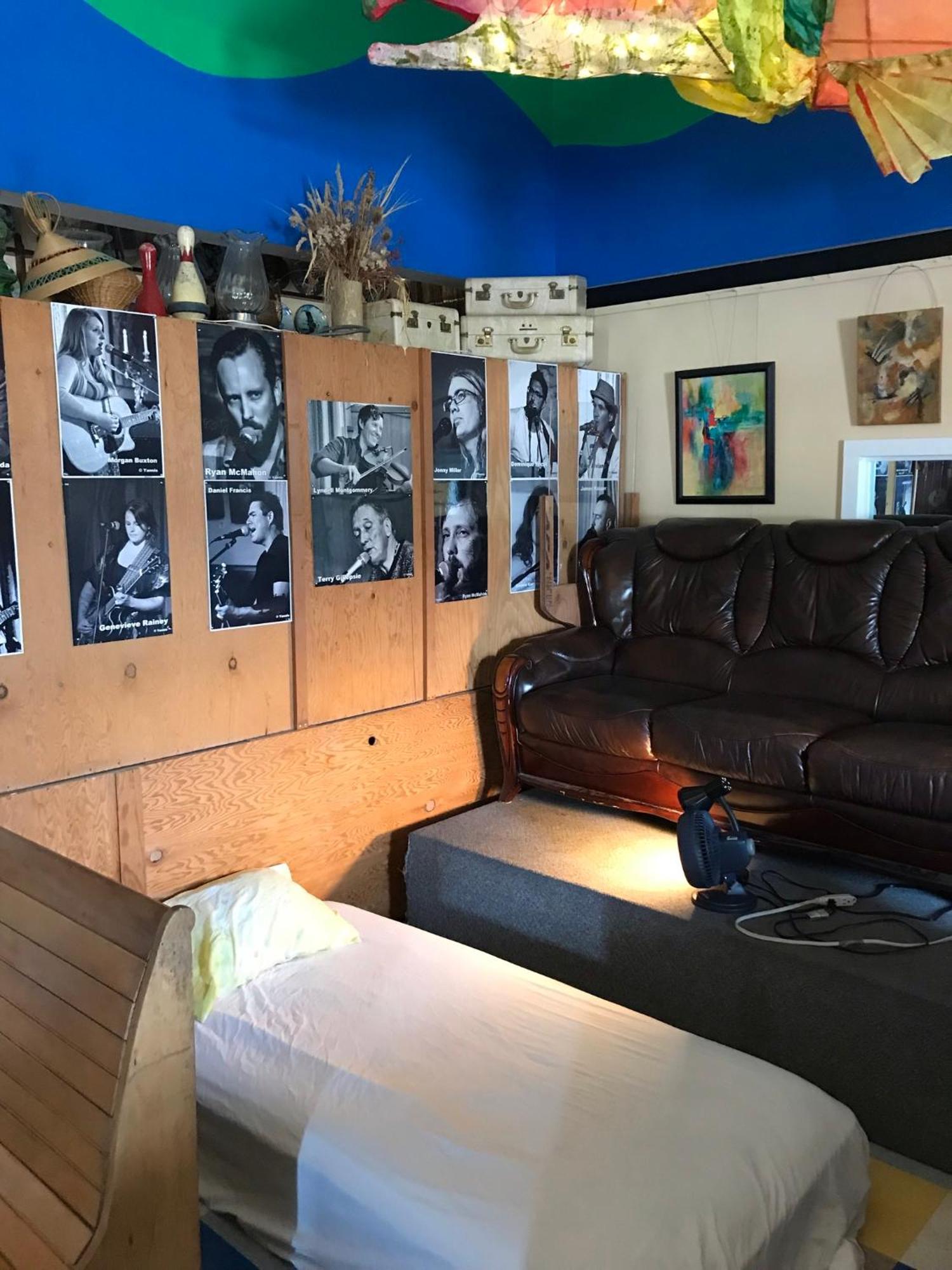 Char'S Landing Hostel 艾伯尼港 客房 照片