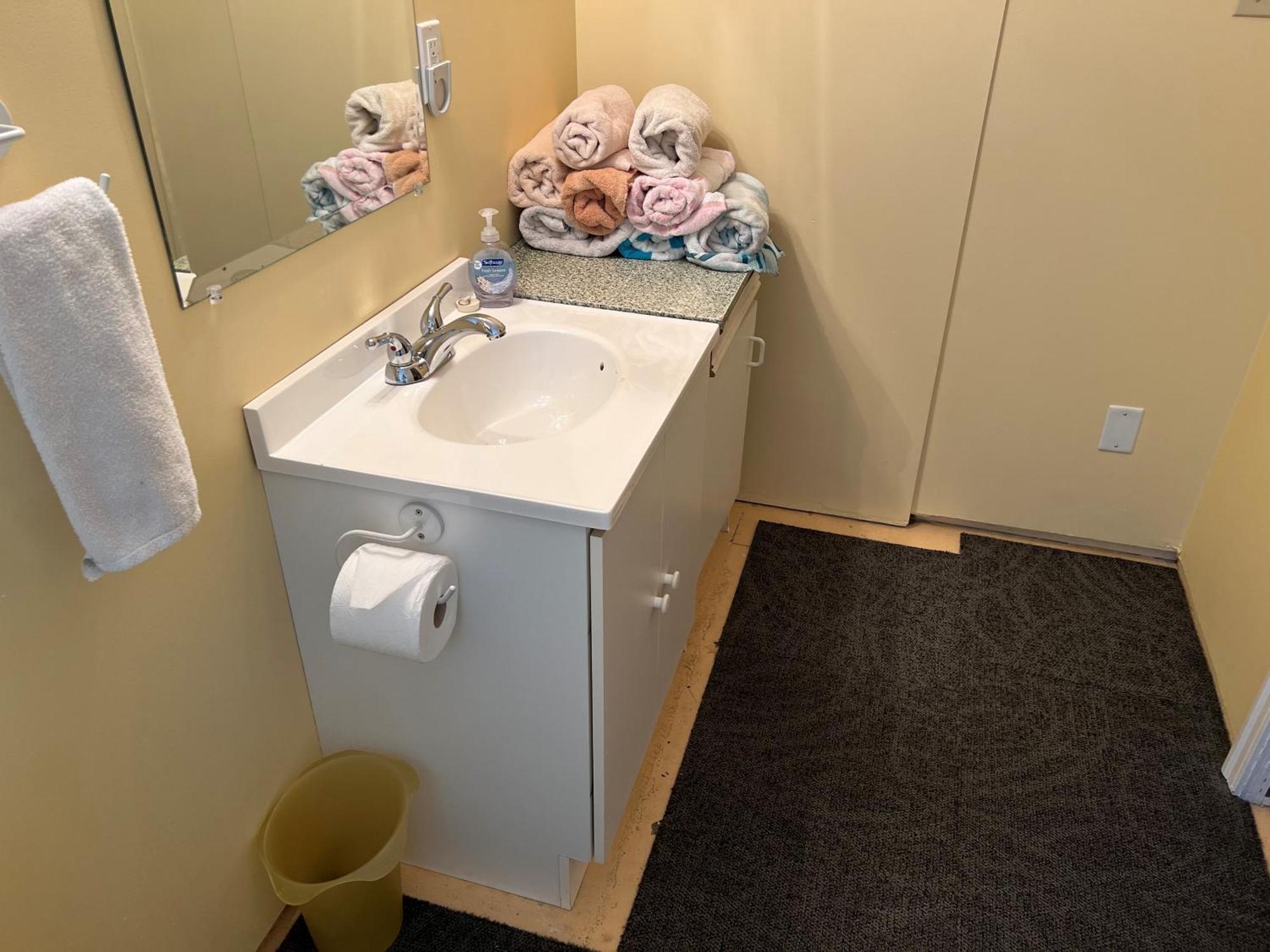 Char'S Landing Hostel 艾伯尼港 客房 照片