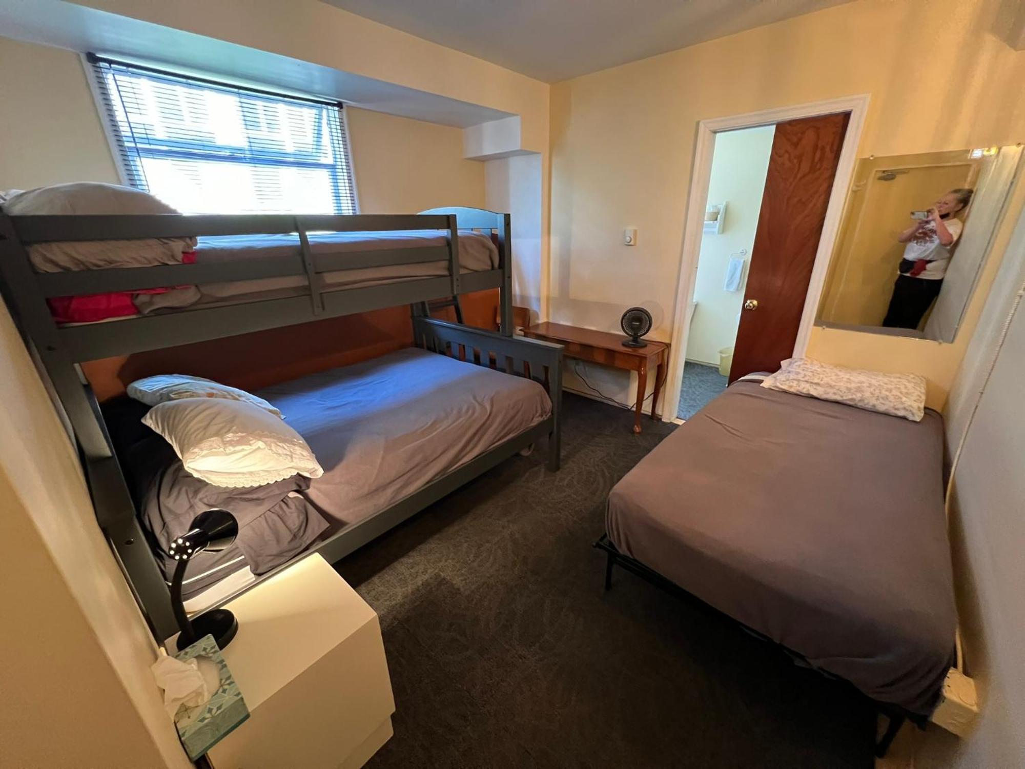 Char'S Landing Hostel 艾伯尼港 客房 照片