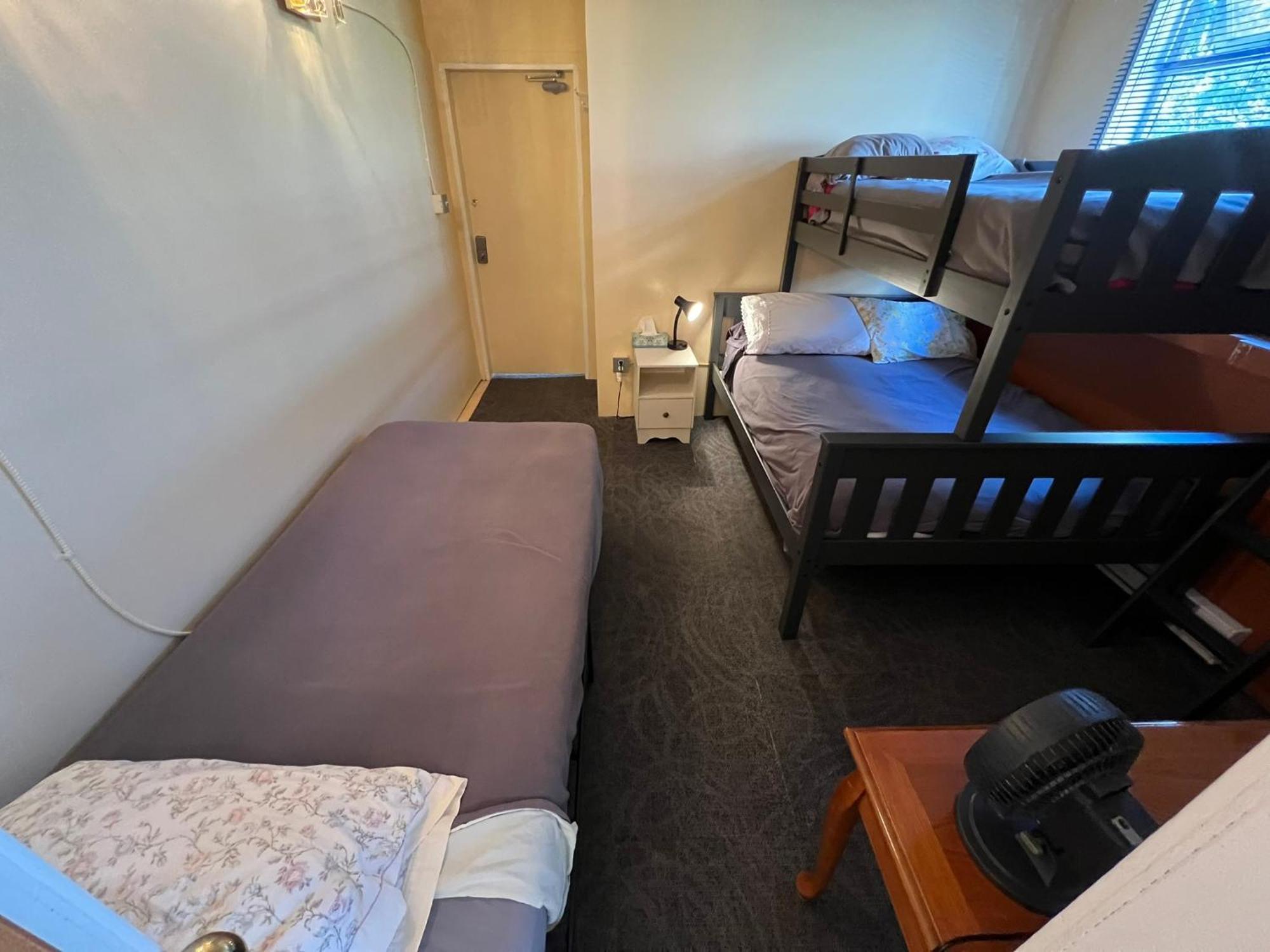 Char'S Landing Hostel 艾伯尼港 客房 照片