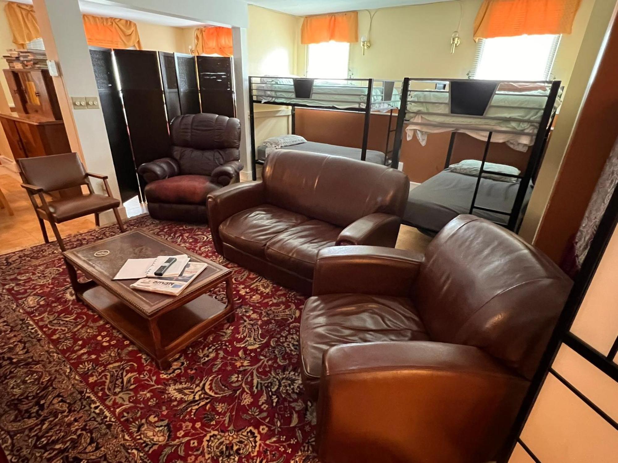 Char'S Landing Hostel 艾伯尼港 客房 照片
